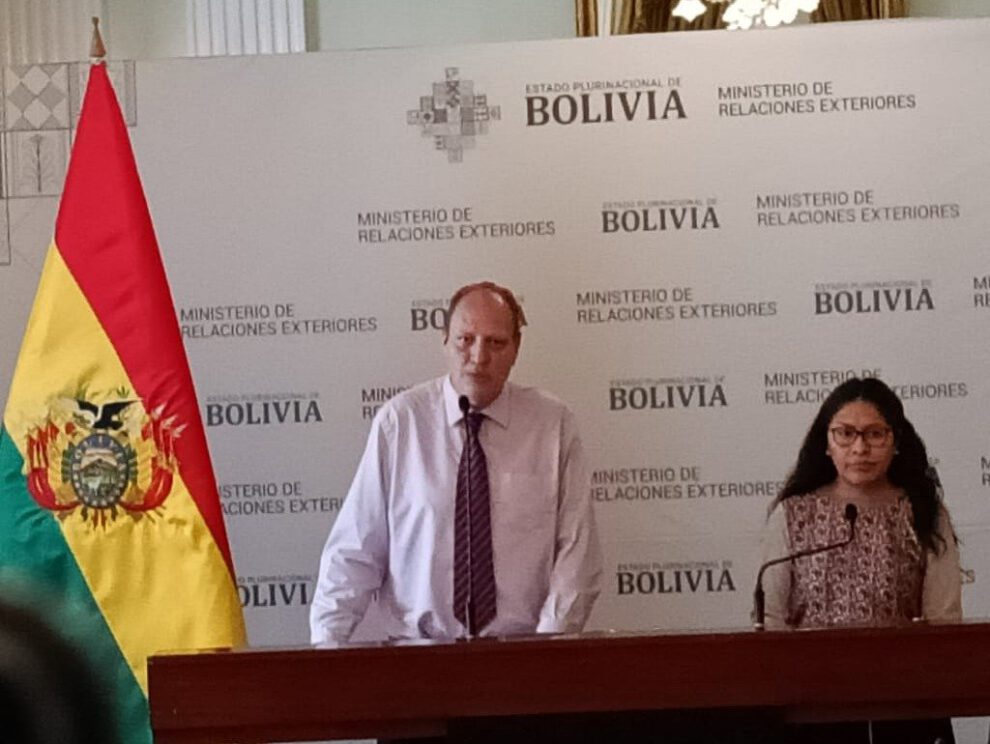 Bolivianos en Perú reciben ayuda del Viceministerio de Relaciones Exteriores