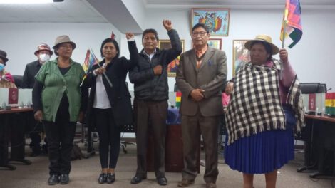 Brigada Parlamentaria renueva directiva en medio de bochornosa sesión