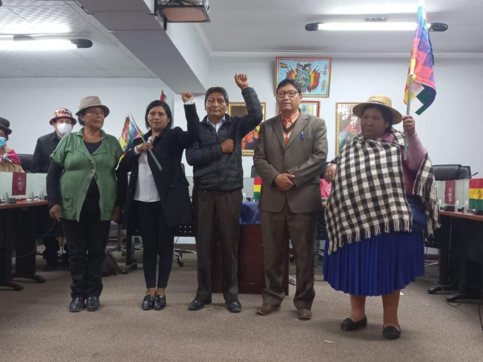 Brigada Parlamentaria renueva directiva en medio de bochornosa sesión