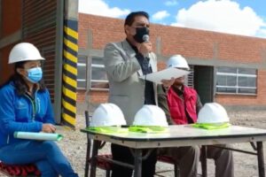 Gobernador Johnny Vedia entrega talleres en el Puerto Seco