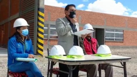 Gobernador Johnny Vedia entrega talleres en el Puerto Seco