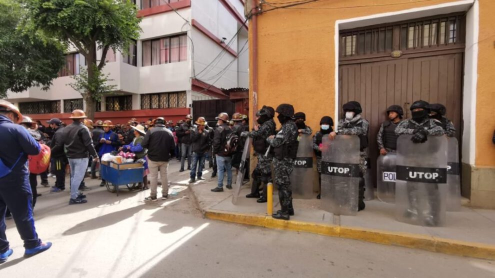 Abuso de dinamita por cooperativistas mineros en Oruro