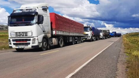 Ingreso de camiones a territorio nacional por Desaguadero