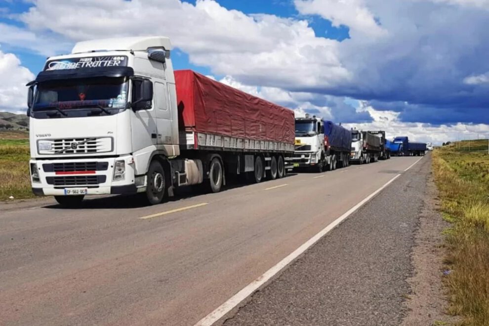 Ingreso de camiones a territorio nacional por Desaguadero