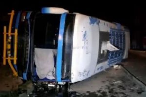 Accidente en carretera hacia Copacabana deja 13 personas heridas