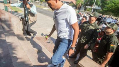 Luis Fernando Camacho aprehendido por policías