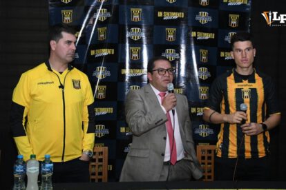 Ismael Rescalvo fue presentado como nuevo entrenador en The Strongest