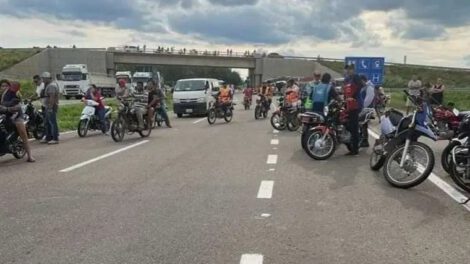Bloqueos en Santa Cruz por la liberación de Luis Fernando Camacho