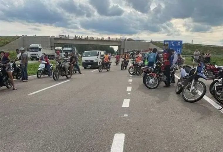 Bloqueos en Santa Cruz por la liberación de Luis Fernando Camacho