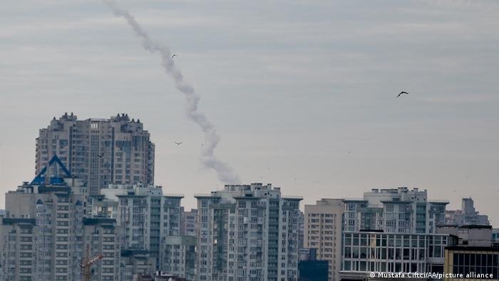 Rusia bombardea Ucrania con misiles