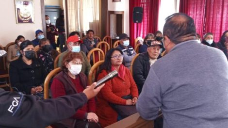 Construcción de infraestructura educativa y hospital en Oruro