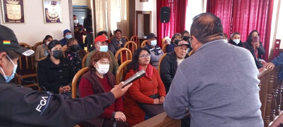 Construcción de infraestructura educativa y hospital en Oruro