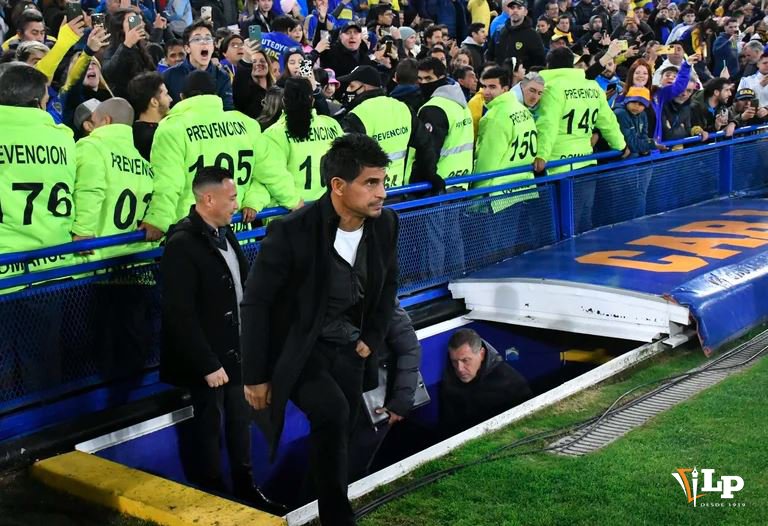 Hugo Ibarra seguirá dirigiendo a Boca Juniors en el 2023