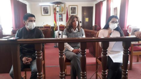 Sesión Extraordinaria del Concejo con concejales Iván Quispe, Edmée Castillo y Nilda Fernández