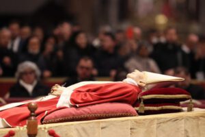 Homenaje a Benedicto XVI en la basílica de San Pedro