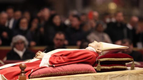 Homenaje a Benedicto XVI en la basílica de San Pedro