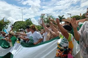Policía se comprometió a no reprimir durante manifestaciones en Santa Cruz