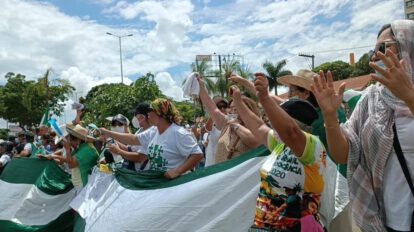Policía se comprometió a no reprimir durante manifestaciones en Santa Cruz