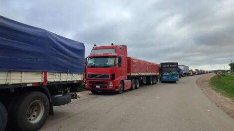 Bloqueo de carreteras en Santa Cruz en demanda de la libertad de Camacho