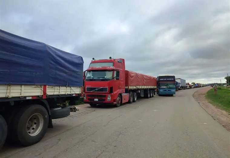 Bloqueo de carreteras en Santa Cruz en demanda de la libertad de Camacho