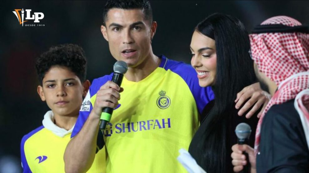 Cristiano Ronaldo y Georgina Rodríguez durante la presentación del futbolista en Riad