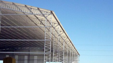 Condición de tinglados en colegios en Oruro