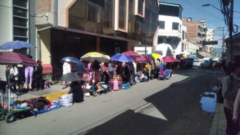 Feria Navideña en la avenida 6 de Agosto