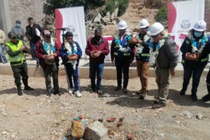 Construcción de muros de contención en la Junta Vecinal Alto Oruro
