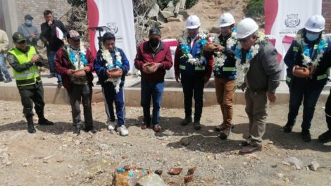 Construcción de muros de contención en la Junta Vecinal Alto Oruro