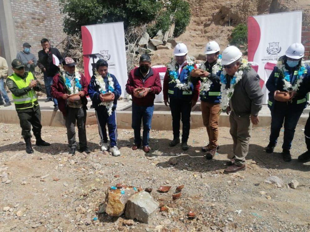 Construcción de muros de contención en la Junta Vecinal Alto Oruro