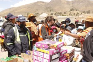 CBN entrega juguetes a niños de seis comunidades del municipio de Huari