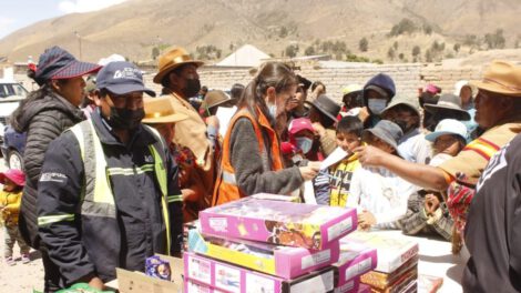 CBN entrega juguetes a niños de seis comunidades del municipio de Huari
