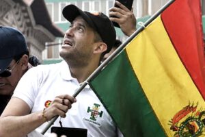 Camacho insta a salvar a Bolivia de la dictadura del MAS