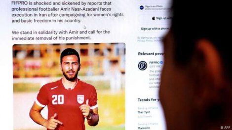 Futbolista iraní condenado por su participación en protestas