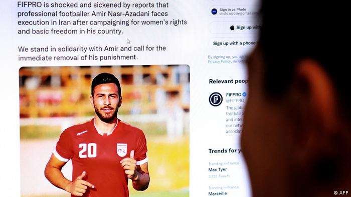 Futbolista iraní condenado por su participación en protestas