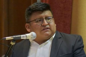 Álvaro Quelali en su casa tras cubrir fianza