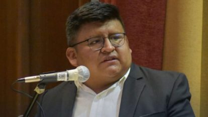 Álvaro Quelali en su casa tras cubrir fianza