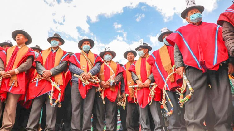 Ponchos Rojos en la frontera con municiones