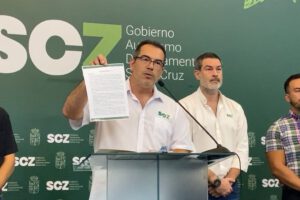 Camacho continúa en el cargo de gobernador de Santa Cruz