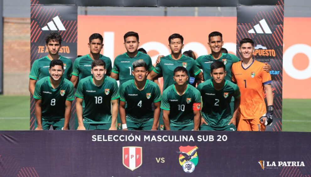 Integrantes del seleccionado boliviano antes del partido frente a Perú