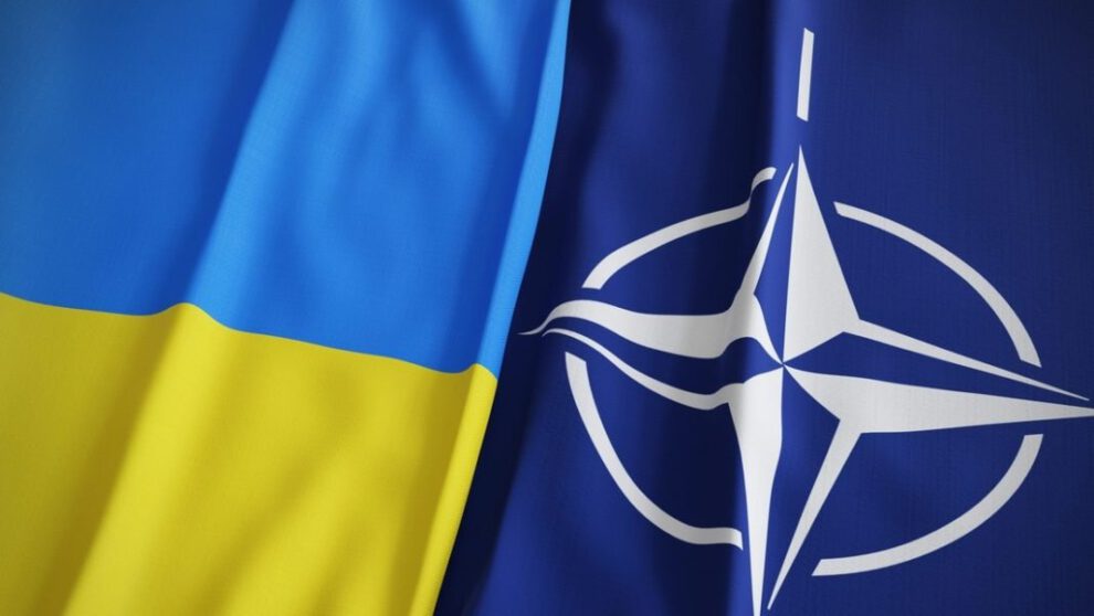 Ucrania miembro de facto de la OTAN