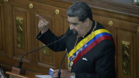 Maduro exige levantamiento de sanciones para continuar diálogo con la oposición