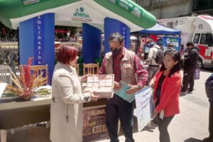 Entrega de premios a los ganadores de la Lotería en Oruro