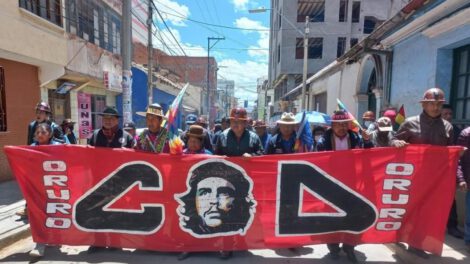Marcha en Oruro pidiendo 30 años de cárcel para Luis Fernando Camacho