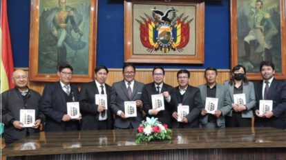 Manual de Orientación en Comunicación presentado por docentes de la UTO