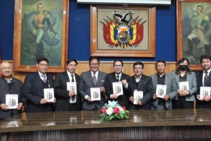 Manual de Orientación en Comunicación presentado por docentes de la UTO