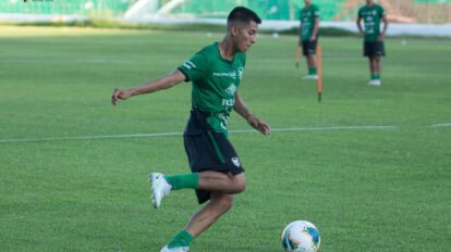 Pablo Escobar entrenador Sub-20 durante el último entrenamiento en Santa Cruz