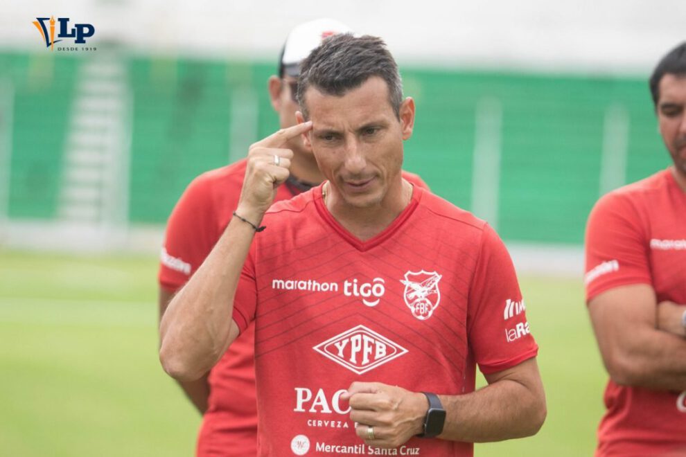 Pablo Escobar dirige al combinado boliviano de la categoría Sub-20