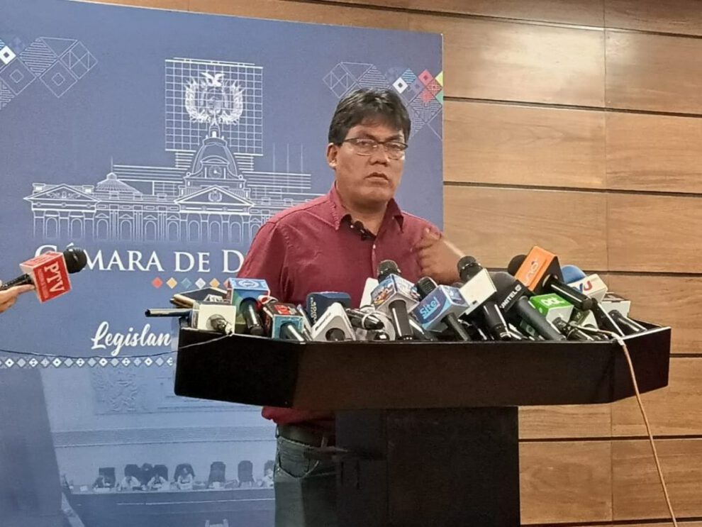 Expulsión de diputados del MAS respaldada por Héctor Arce