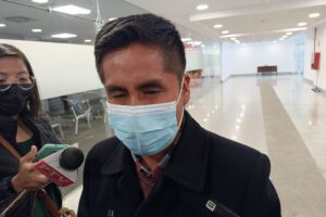 Senador del MAS defiende accionar de la Policía